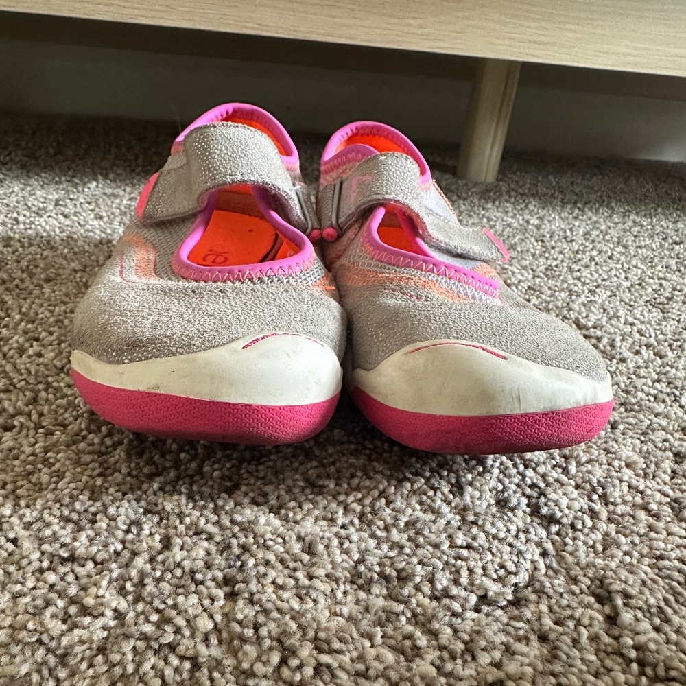 Plae shoes